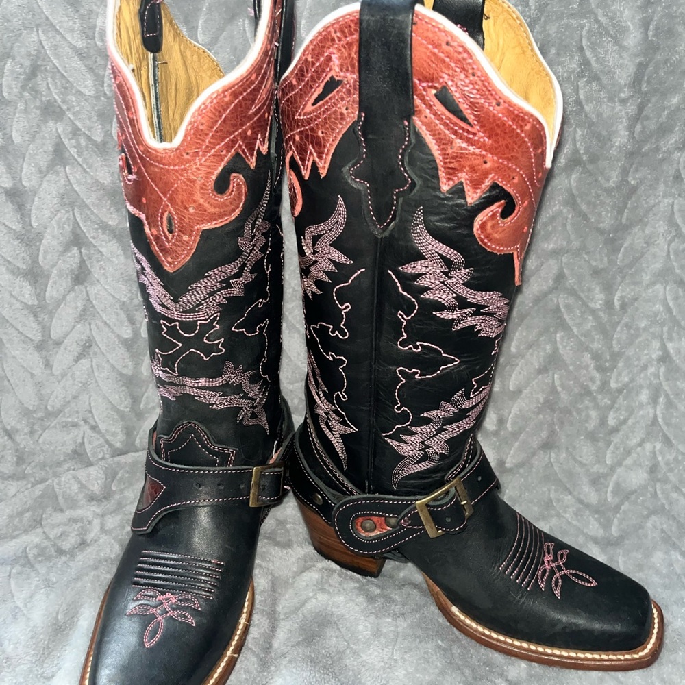 Young girls cowgirl boots